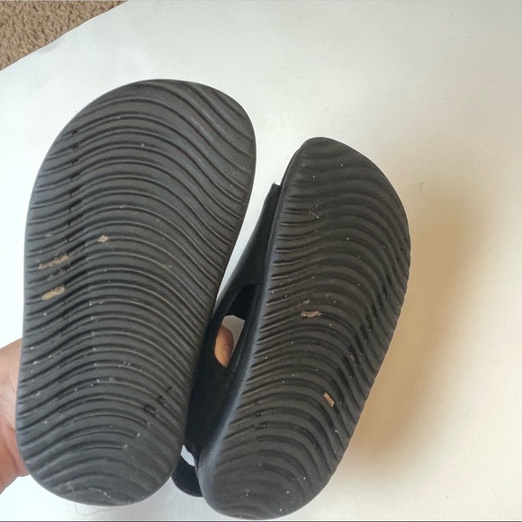 Nike Black Unisex Velcro Strap Sandals Size 6c - Picture 5 of 7